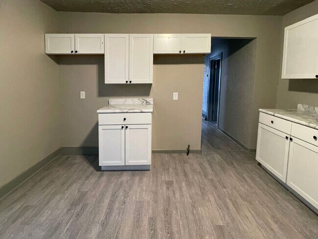 Foto del edificio - Charming 2-Bedroom Single Family Home with...