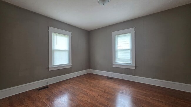 Building Photo - Nice, Renovated Cottage