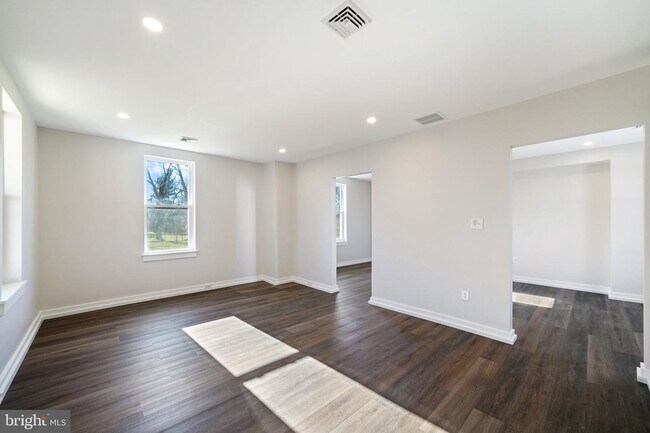 Foto del edificio - 210 W Summit Ave