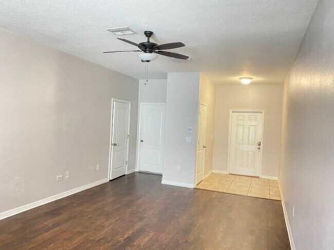 Building Photo - This beautiful townhome in nice gated comm...