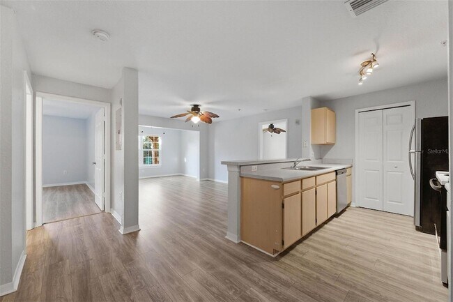 Building Photo - 5479 Vineland Rd