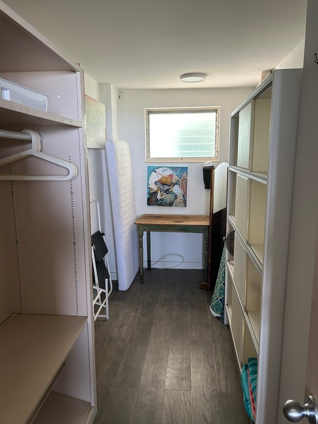 Walk inn closet - 2840 N Ocean Blvd