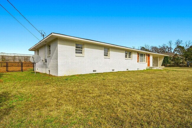 Building Photo - 105 Maxwell Dr