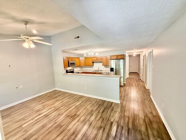 Foto del edificio - 228 Dalton Pl Wy