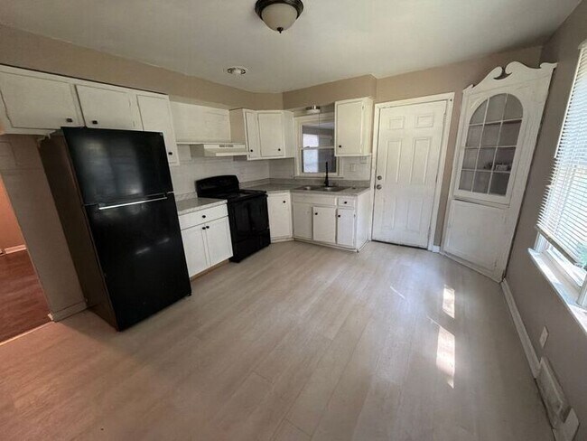 Building Photo - Spacious 4-Bedroom Home with Garage & Breezeway