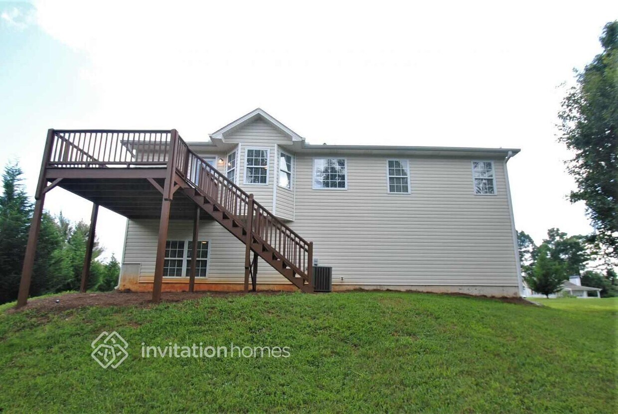 Foto del edificio - 561 Fairview Dr