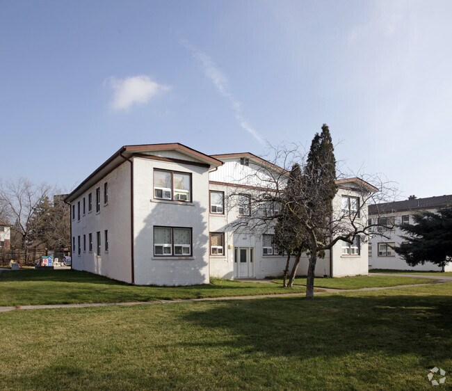 Photo principale - 1023-1047 Churchill Ave