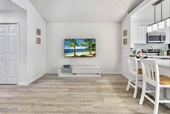 Foto del edificio - 2623 Lagoon Knoll Dr