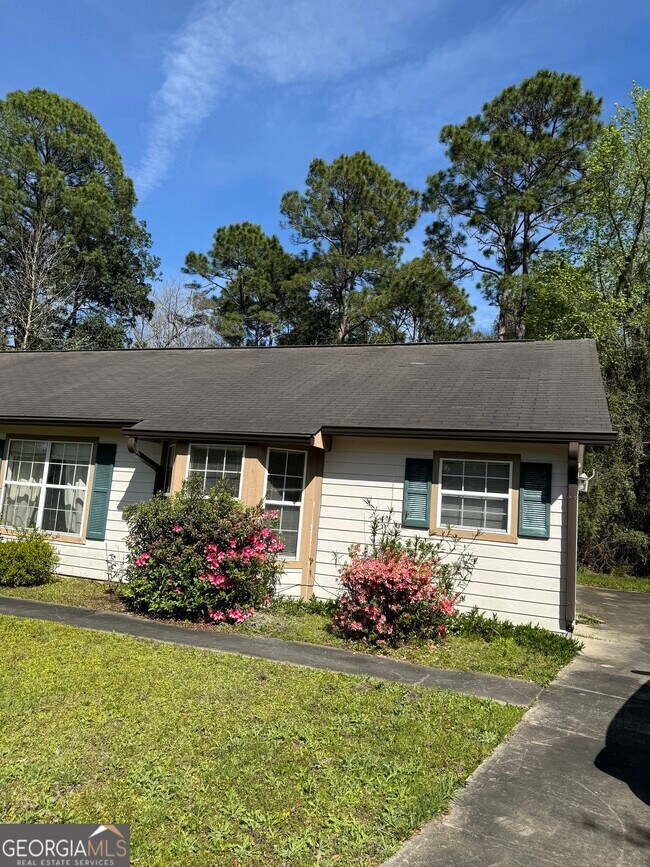 Building Photo - 110 Lake Crest Dr