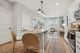 Building Photo - Everly