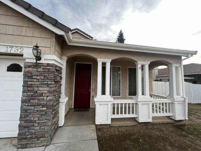 Foto del edificio - North Merced: 5 bedroom 3 bathroom 2 story...