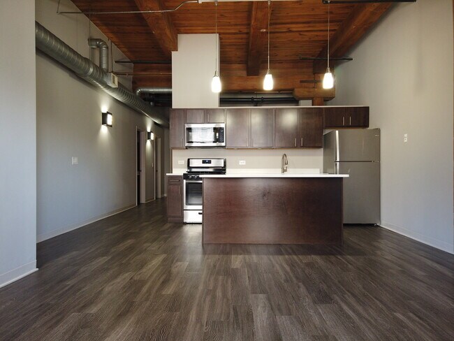 Building Photo - 1545 S State St