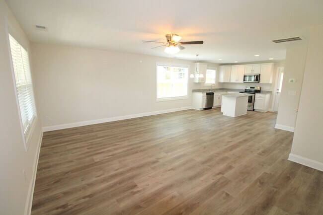 Foto del edificio - 3 bedroom New Construction Home!