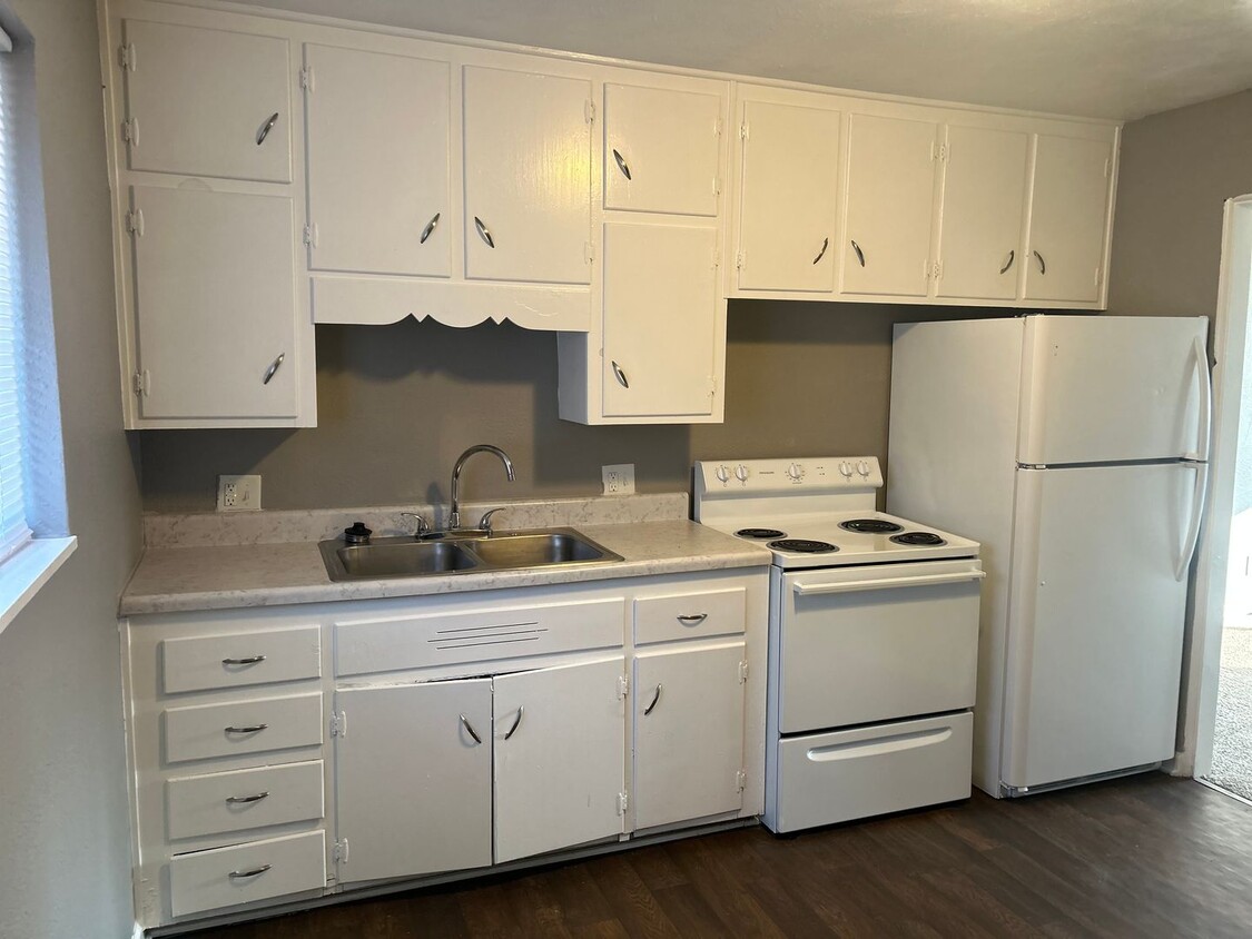 Primary Photo - Forest Court Apartment Homes