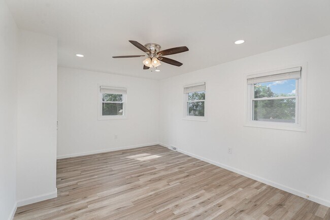 Foto del edificio - 5 Bedroom Home in Cumberland Valley School...