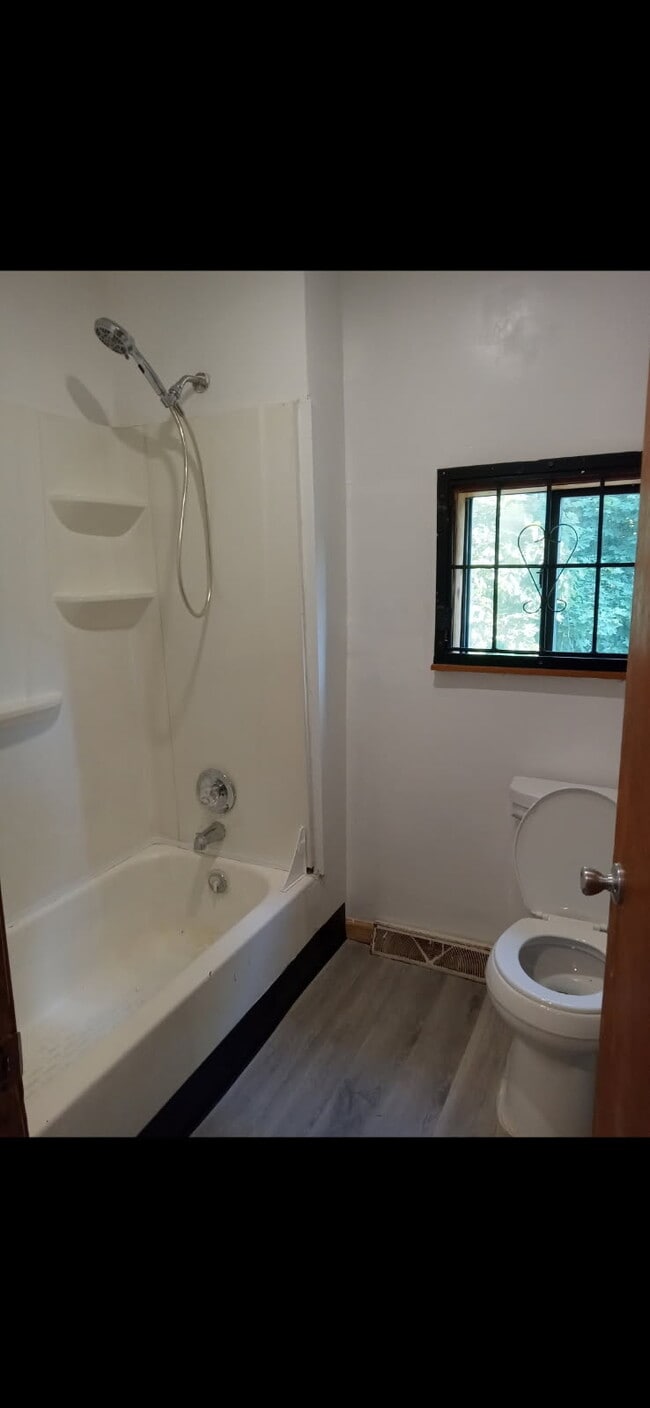 Building Photo - 94 Box Ave