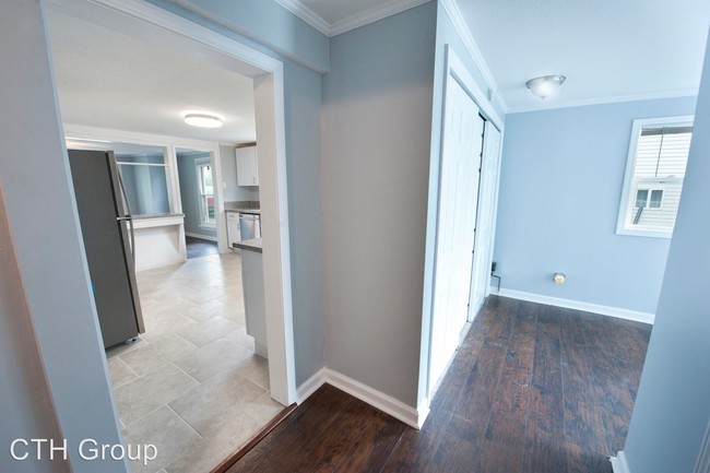 Building Photo - 3 br, 1 bath House - 3270 Lake Side Dr NE