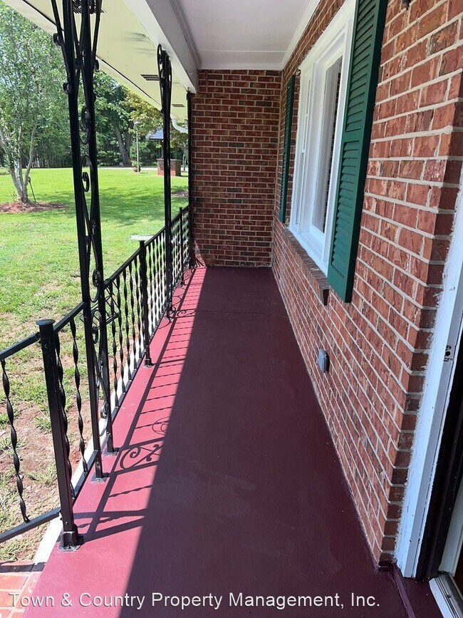 Building Photo - 3 br, 2 bath House - 1505 Briarwood Rd