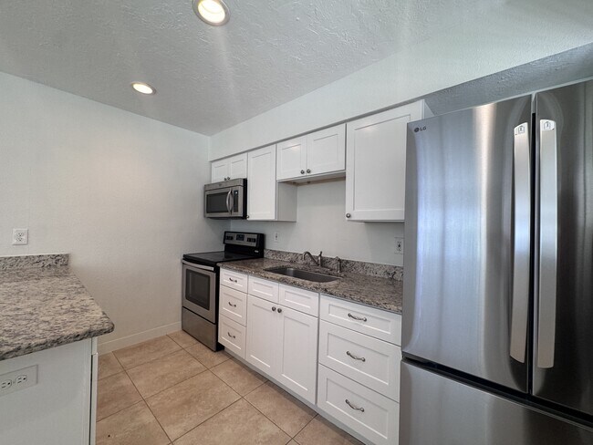 Building Photo - 420 Palmetto Ct