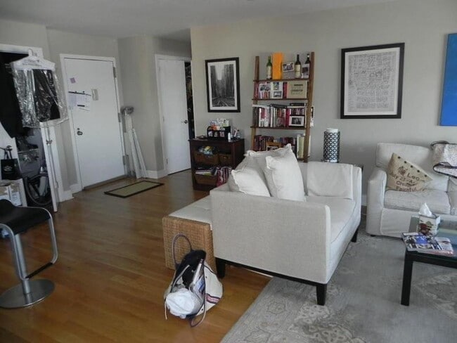 Building Photo - 3 bedroom in NEW YORK NY 10013