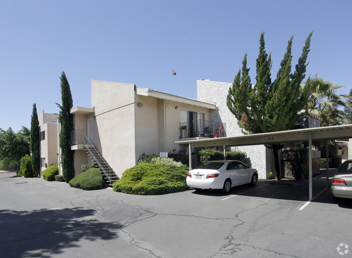 Building Photo - Evergreen Villa