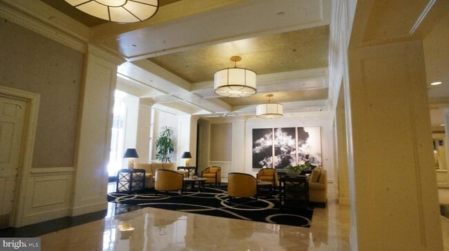 Foto del edificio - 10 E Lee St