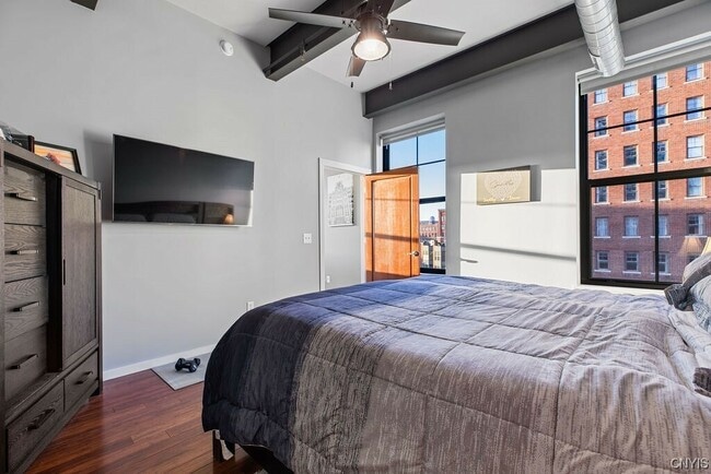 Foto del edificio - 211 W Jefferson St
