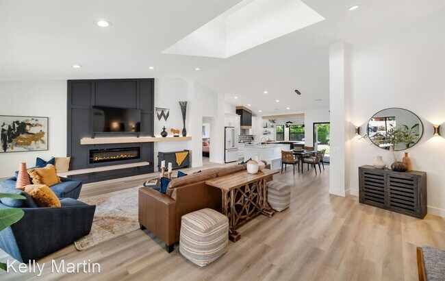 Foto del edificio - 3 br, 2 bath House - 10333 E Caron Street