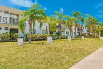 Building Photo - 6150 SW 37th St