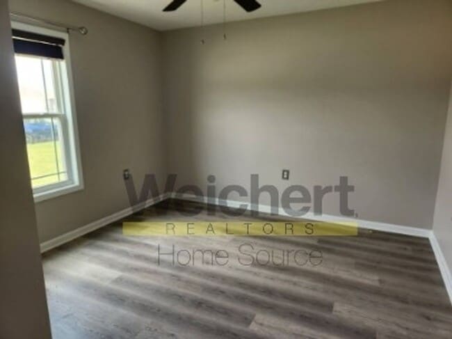 Building Photo - 4 bedroom, 2 bath home