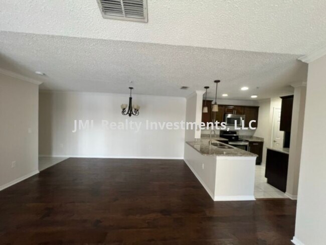 Building Photo - 3 bedroom lake front condo at the Villas a...
