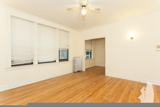 Foto del edificio - 429 W Surf St