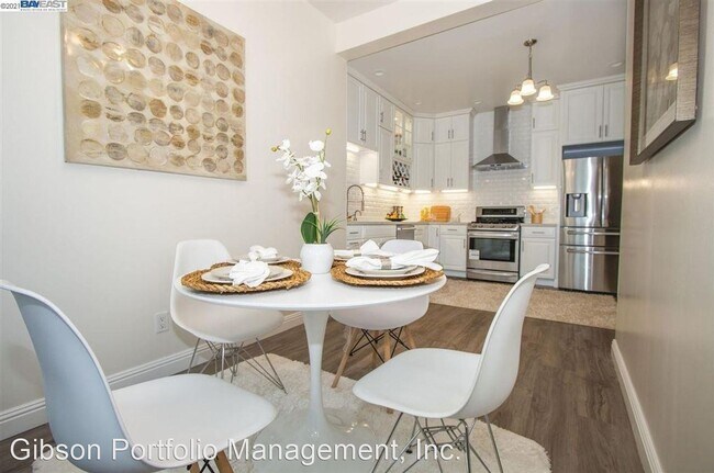 Foto del edificio - 2 br, 2 bath House - 3191 California Street