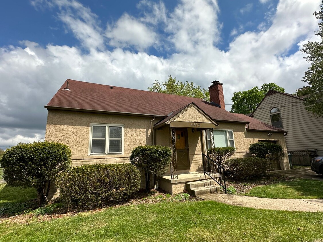 Foto principal - Renovated Clintonville Single Family House...