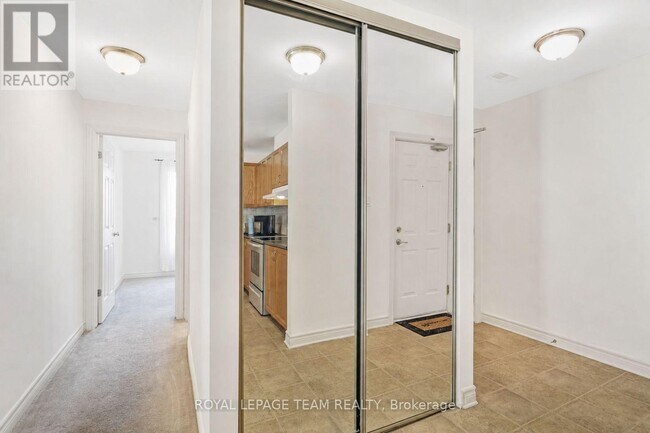 Building Photo - 200 Paseo Private