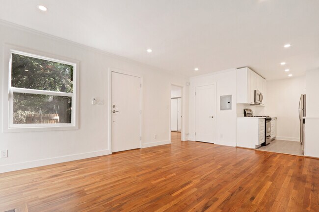 Foto del edificio - 4555 Glenalbyn Dr