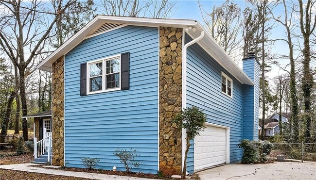 Foto del edificio - 1075 Forest Heights Rd