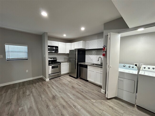 Foto del edificio - 2810 Beauchamp St