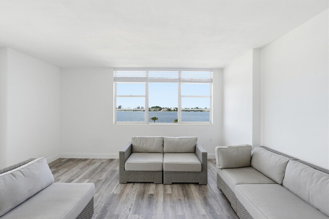 Building Photo - 2800 N Flagler Dr
