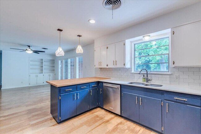 Foto del edificio - 5614 Delwood Dr