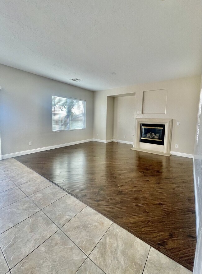 Building Photo - SPACIOUS 3 BEDROOM + LOFT | SILVERSTONE RANCH | GILCREASE ORCHARD VIEWS