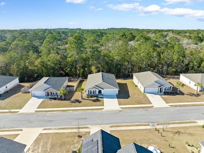 Foto del edificio - 462 Whispering Creek Ave