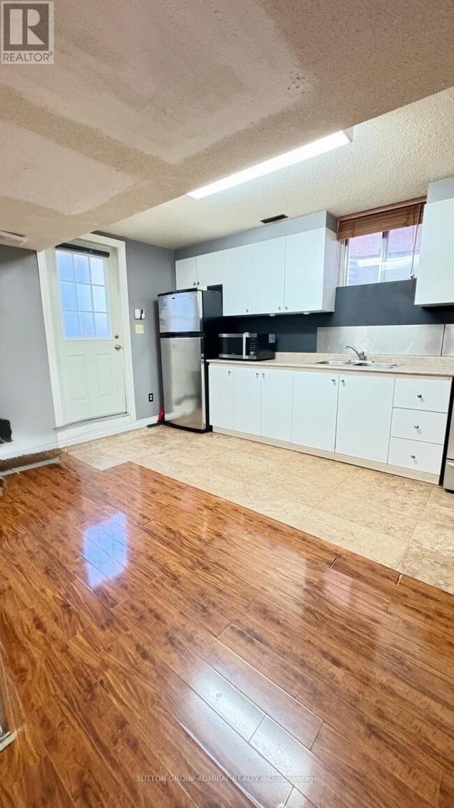 Building Photo - 16 Somerset Crescent