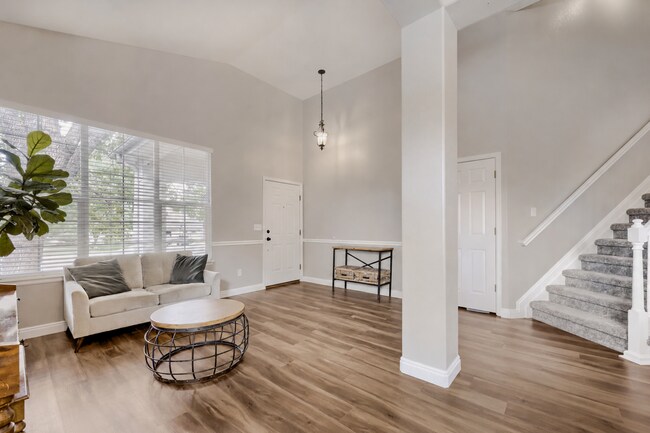 Building Photo - Spacious 5 Bed/4 Bath Home with Finished Basement in Erie