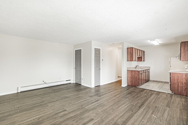 Building Photo - Charming 1 Bedroom Apartment near Downtown!