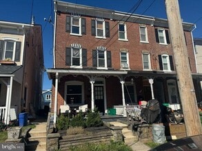Building Photo - 405 Walnut St