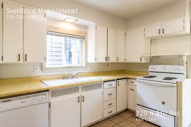 Foto del edificio - 729 N 8th Ave E