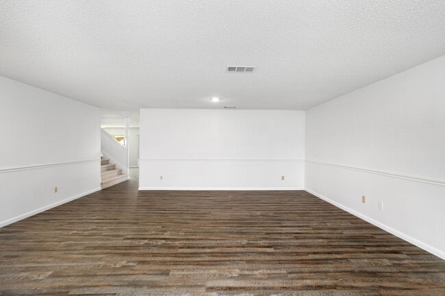 Building Photo - 8090 Chestnut Ash Dr
