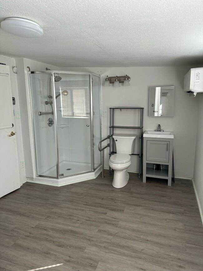 Building Photo - 520 S Woodchips Rd