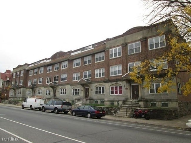Building Photo - 400 W Walnut Ln